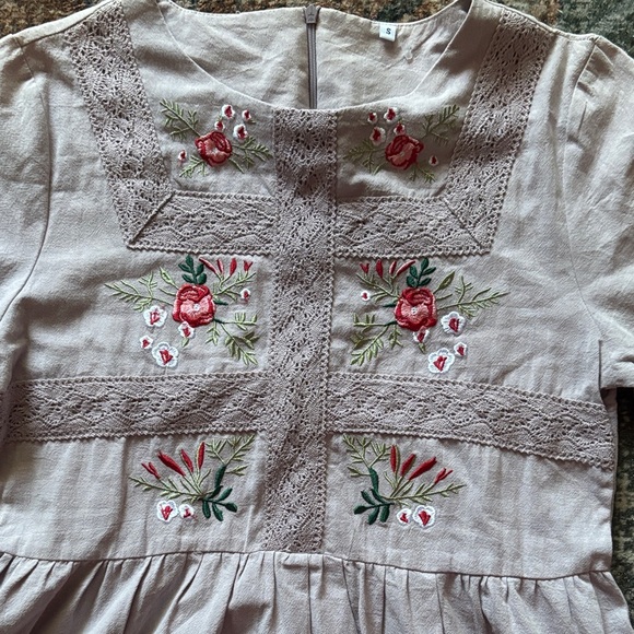 Elegant Floral Embroidered Midi Dress - Lilac - Picture 2 of 2